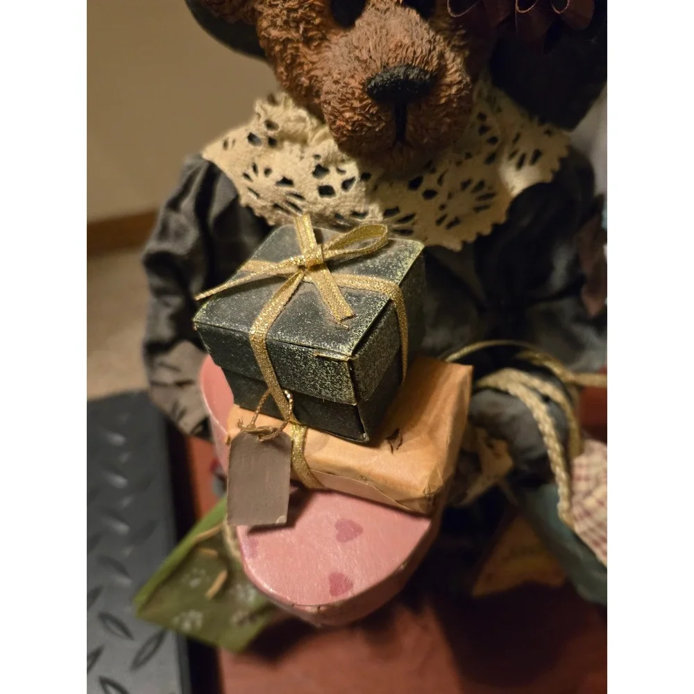 Boyds Bears Bearwear Resin Figurine Born to Shop Bearbury Department Store Large